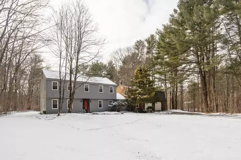 8 Old Farm Rd, Kittery, ME 03904