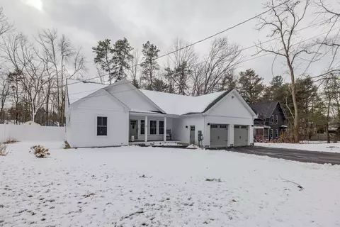12 W Parker Rd, Kennebunk, ME 04043