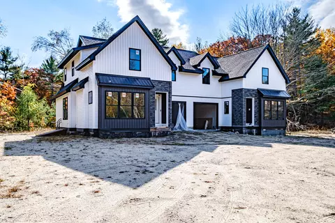 6 Laurel Ln, Naples, ME 04055