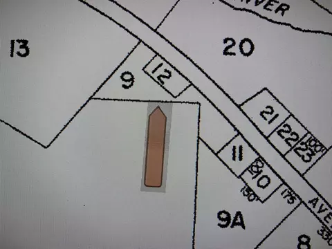 9 Peltoma Ave, Pittsfield, ME 04967