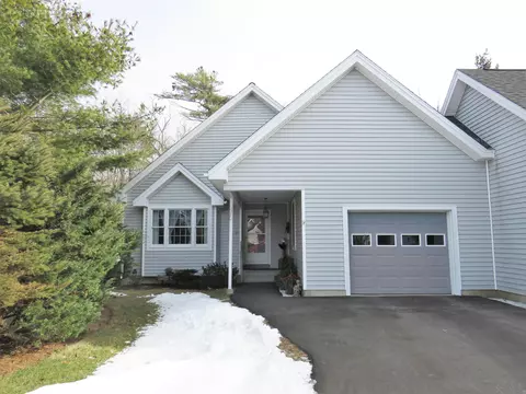 21 Schooner Dr, Rockland, ME 04841