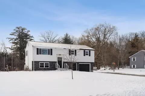 10 Shirley Ln, Gorham, ME 04038