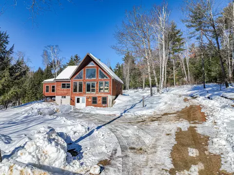 283 Valley Rd, Peru, ME 04290