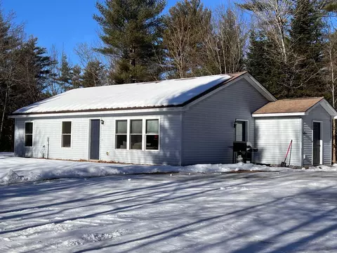27 Lowmoor Dr, Leeds, ME 04263