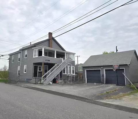 566 Sabattus St, Lewiston, ME 04240