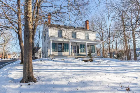 19 Elm St, Bucksport, ME 04416