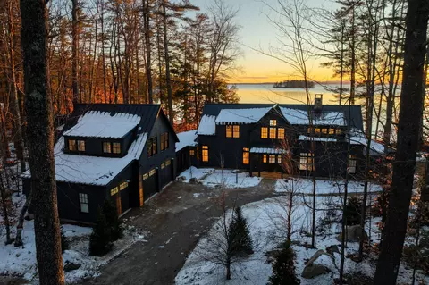 36 Murch Landing Rd, Raymond, ME 04071
