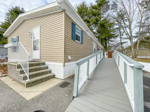 8 Meserve Cir, Saco, ME 04072