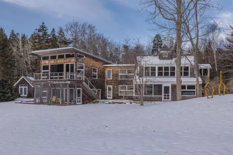51 Fox Ln, Brooklin, ME 04616