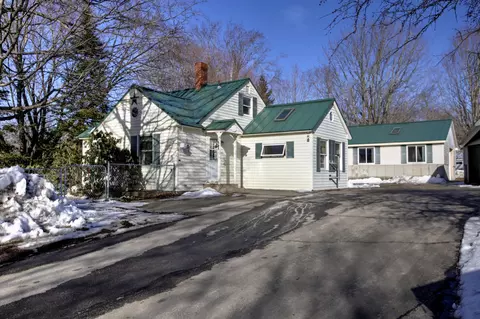 26 True St, Mechanic Falls, ME 04256