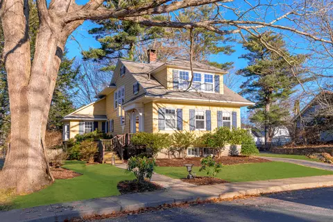 37 Cottage Farms Rd, Cape Elizabeth, ME 04107