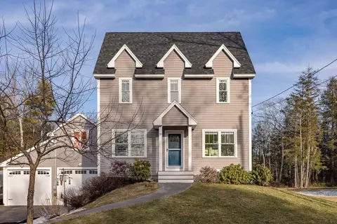 33 Greenbriar Dr, Eliot, ME 03903