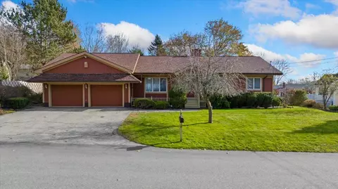 7 Kensington Ter, Lewiston, ME 04240