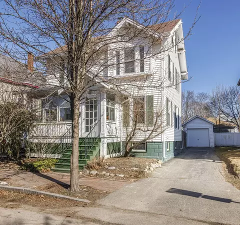 81 Oakdale St, Portland, ME 04103