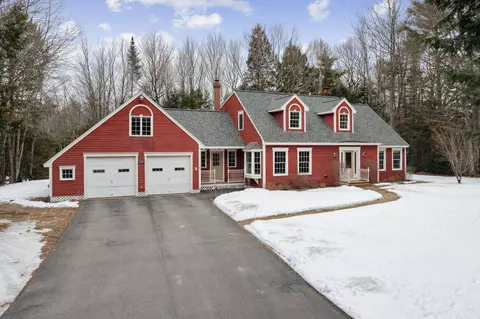 28 Coombs Rd, Topsham, ME 04086