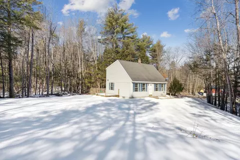 294 Cemetery Rd, Buxton, ME 04093
