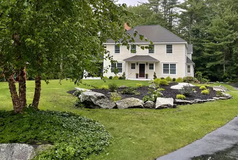7 Scitterygussett Dr, Falmouth, ME 04105