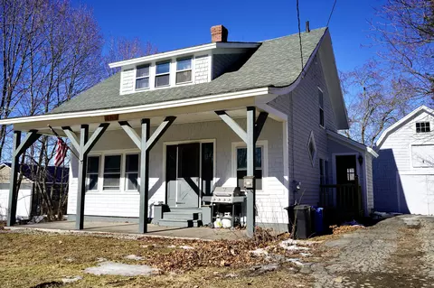 56 Park St, Dexter, ME 04930