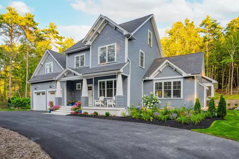 51 Pine Hill Rd, Cape Neddick, ME 03902