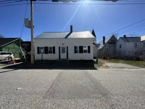 15 Deering St, Norway, ME 04268
