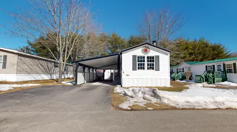 8 Harvest Ln, Lewiston, ME 04240
