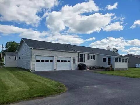 3 Hickory Dr, Norway, ME 04268