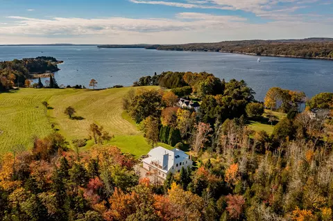 60 Beauchamp Point Rd, Rockport, ME 04856
