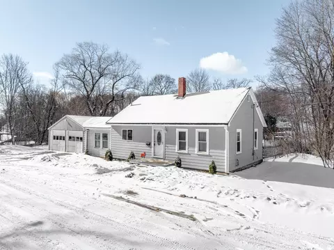 21 Water St, Dexter, ME 04930