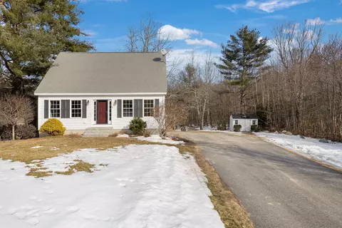 40 Fox Run Rd, Gray, ME 04039