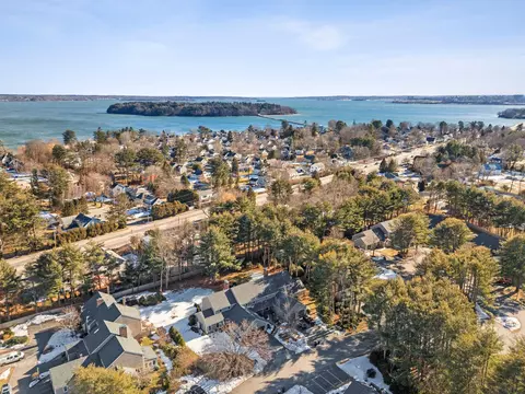 10 Foreside Common Rd #10, Falmouth, ME 04105