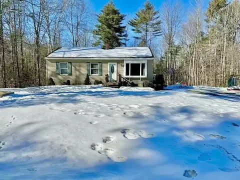 39 Davis Rd, Fairfield, ME 04937