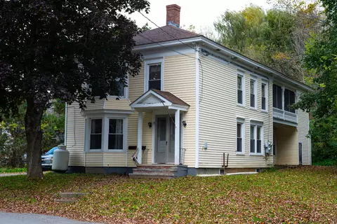 5 Fairview Ave, Dover Foxcroft, ME 04426