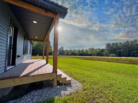 5 Frosty Hollow Farm Rd, Harrison, ME 04040