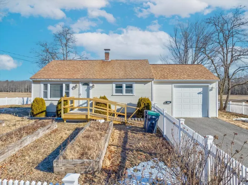 255 Alfred Rd, Kennebunk, ME 04043 30 Photos Movoto