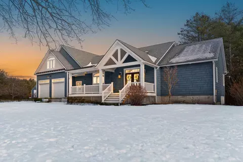 17 Lilac Ln, Yarmouth, ME 04096