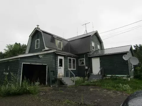 231 Smyrna St, Houlton, ME 04730