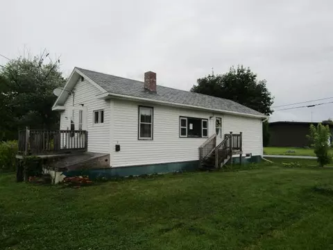 15 Beech St, Calais, ME 04619