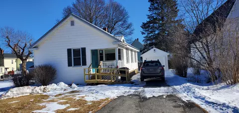 19 Woodbury St, Bangor, ME 04401