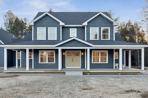 40 County Crossing Dr, Brunswick, ME 04011