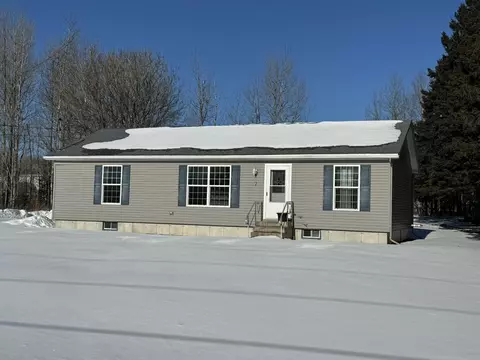 7 Coty Ln, Mapleton, ME 04757