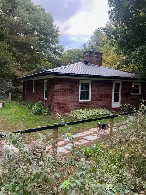 10 Hillcrest Rd, Livermore Falls, ME 04254