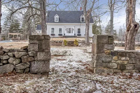 747 Morgan Bay Rd, Blue Hill, ME 04614