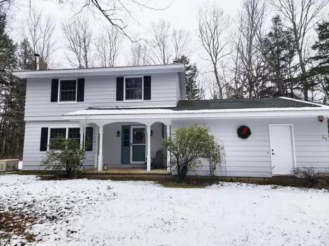 38 Monroe Rd, Hampden, ME 04444