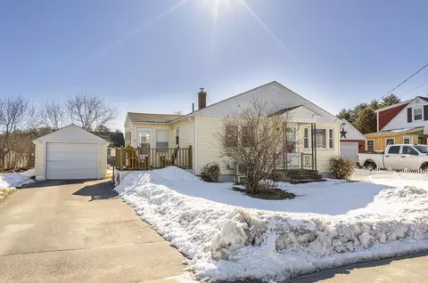 4 Bushey Cir, Lewiston, ME 04240