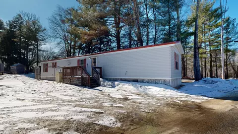 3 Callahan Cir, Mechanic Falls, ME 04256