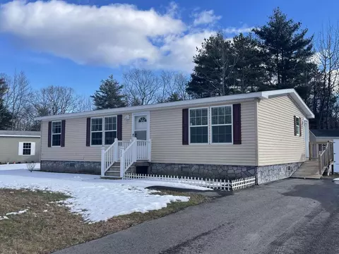 22 Commodore Dr, Biddeford, ME 04005