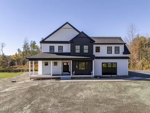 13 Eagles Ln, Falmouth, ME 04105