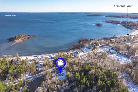 67 Bellevue St, Owls Head, ME 04854