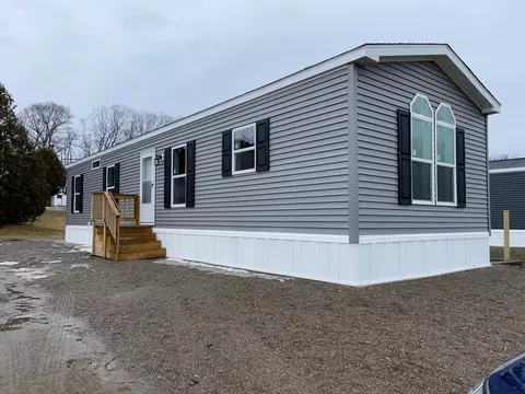 13 Daniel Dr, Belfast, ME 04915