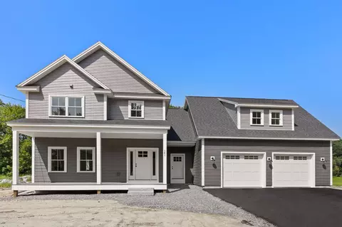 44 County Line Dr, Brunswick, ME 04011